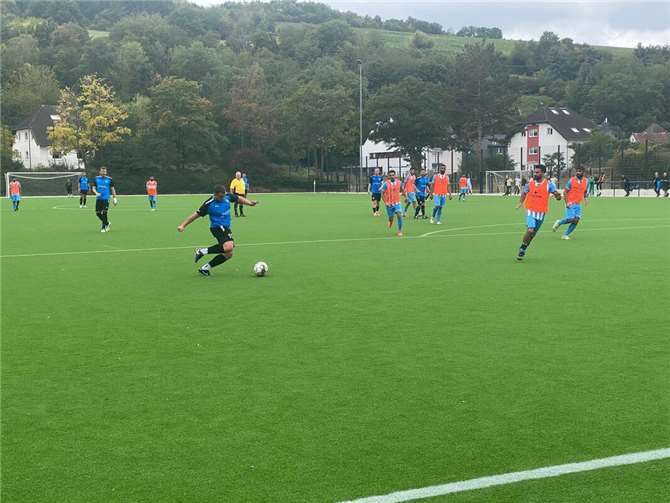 Stadtteilklub feiert Kantersieg gegen FC Rojava Neuwied