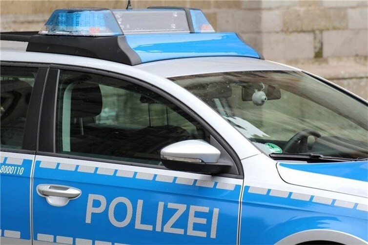 07.09.: Kreis AW: Britischer Autofahrer missachtet Rechtsverkehr: Verletzte und Totalschaden nach Frontalkollision