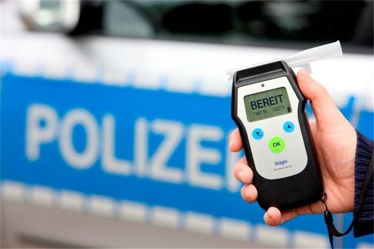 05.09.: Chaos-Tour mit 2,4 Promille: Betrunkene Autofahrerin hatte ihren beiden Kinder dabei