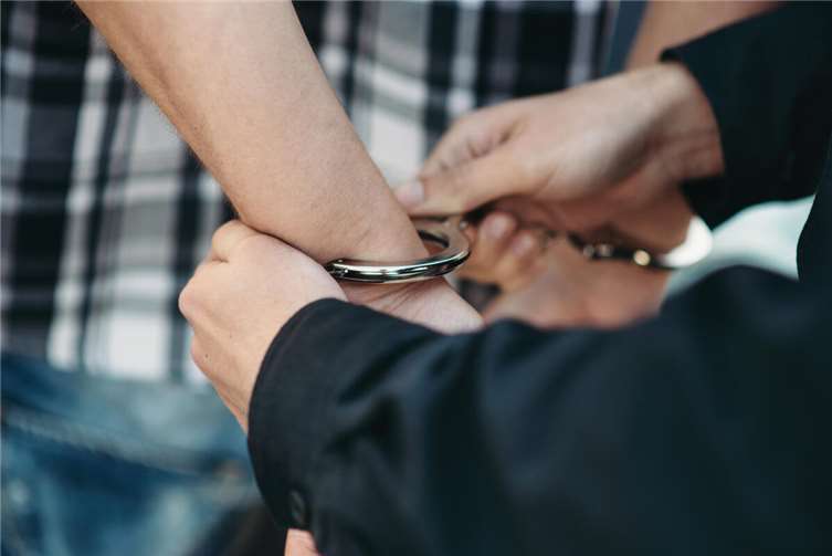 20.08.: 19-Jähriger mit Machete in Troisdorf festgenommen 