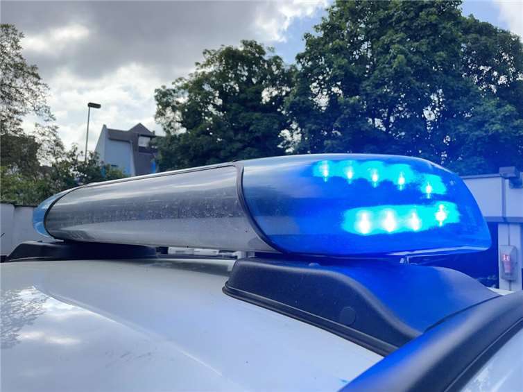 Die Polizei sucht weiterhin nach dem mutmaßlichen Mörder 